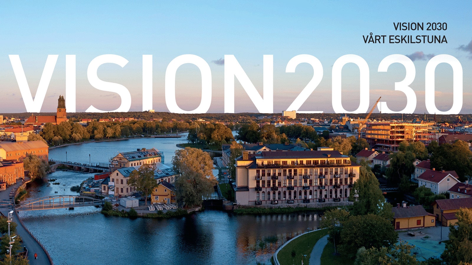 Stadsbild från Eskilstunaån med texten Vision 2030.
